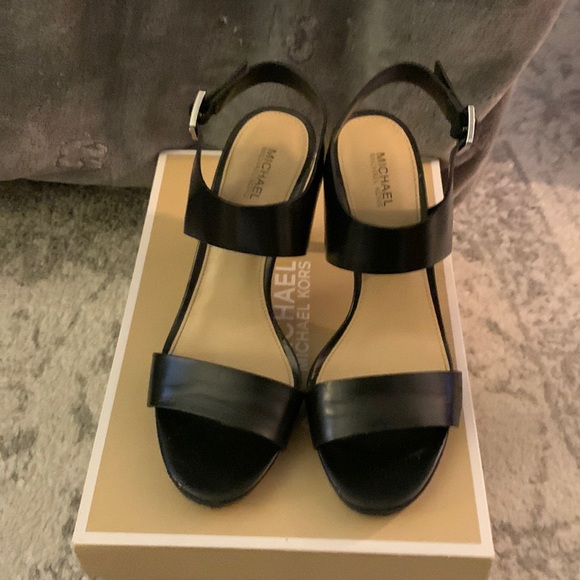 Michael Korea Claudia black leather sandal size 7 - Picture 4 of 8